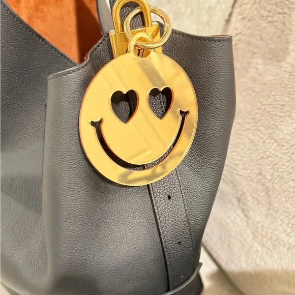 Love smiley face Gold Charm - Picture 1 of 4